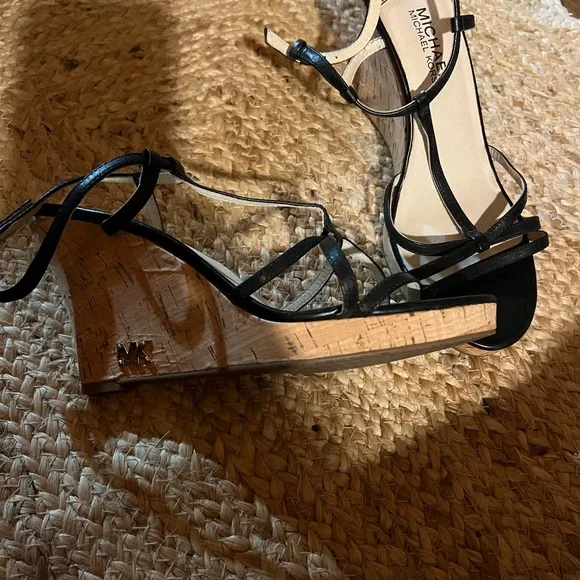 Michael Kors Black Strappy Heels Sandals Shoes sz 7 - Picture 4 of 8